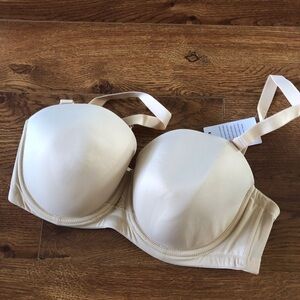 Deyllo nude removable strap bra in size 38DD